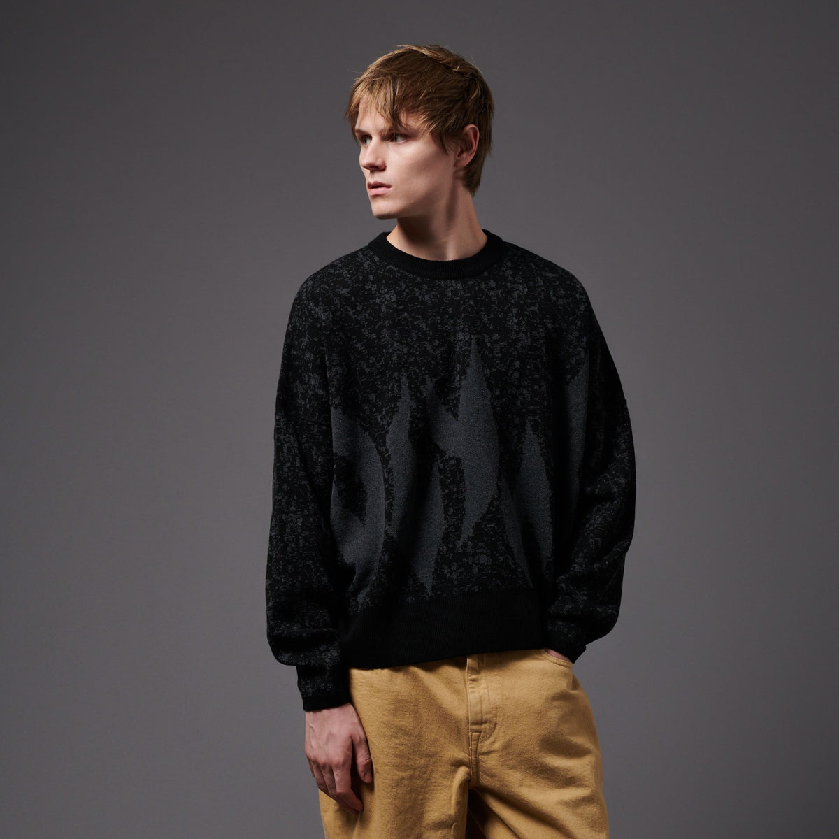Maglione DLYNR boxy fit nero slavato