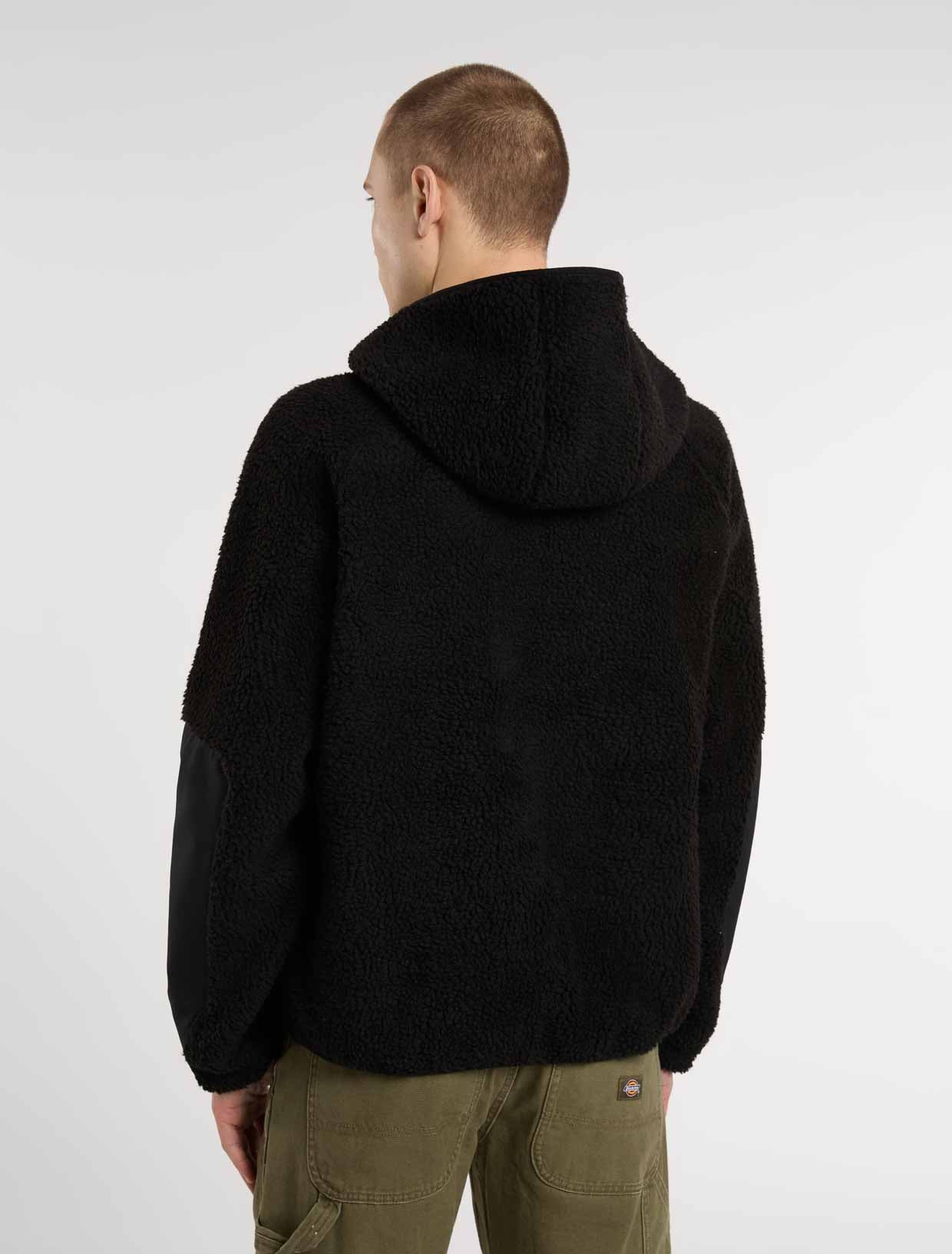 Pile Central con cappuccio nero