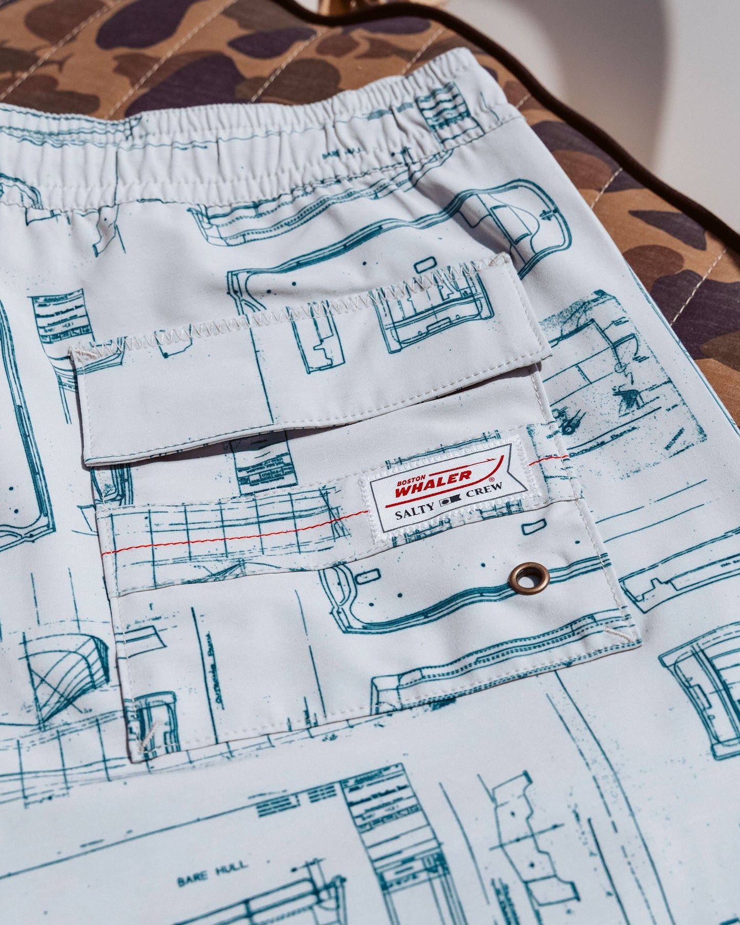 Boardshort Whaler volley bianco con barche
